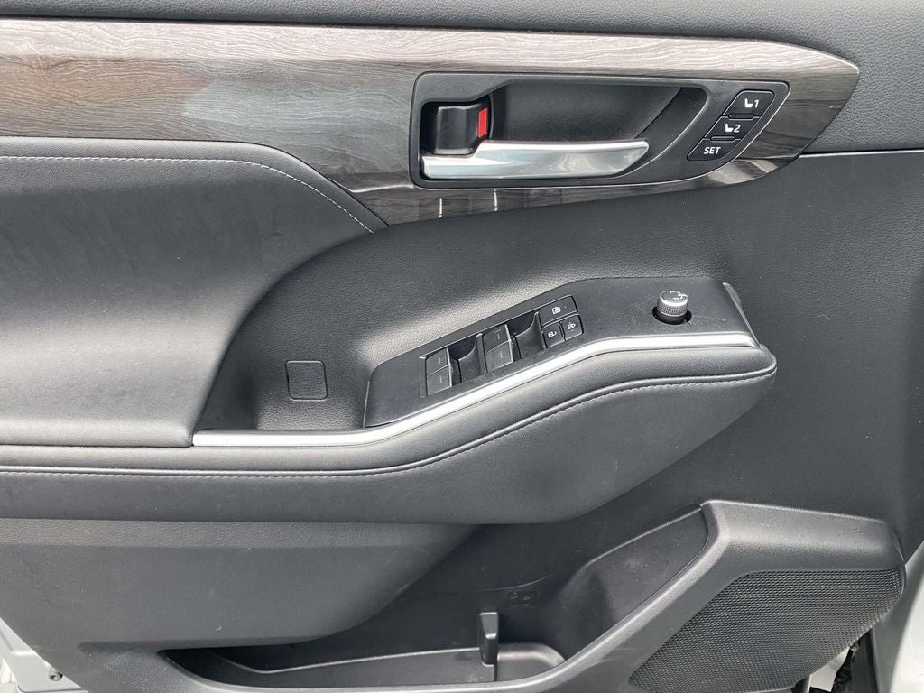 2020 Toyota Highlander Hybrid Platinum