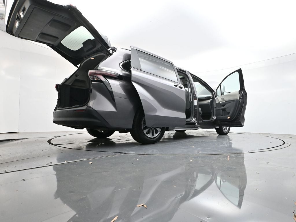 2024 Toyota Sienna XLE