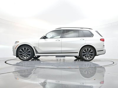 2022 BMW X7 M50i