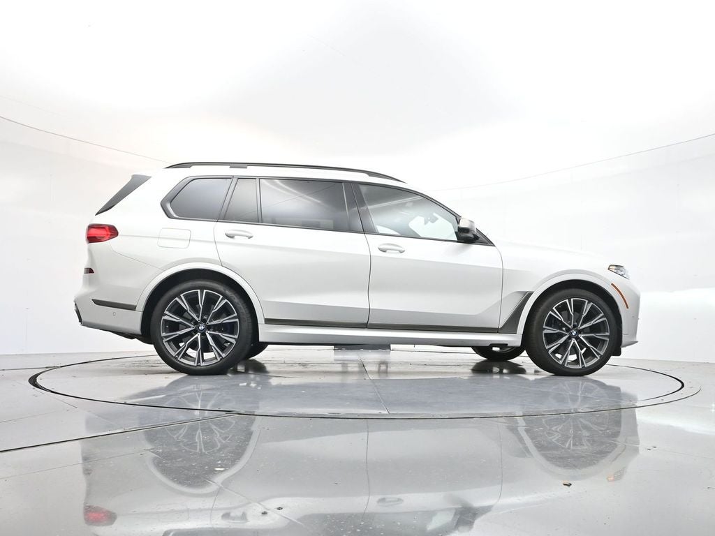 2022 BMW X7 M50i