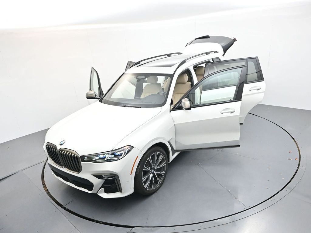 2022 BMW X7 M50i