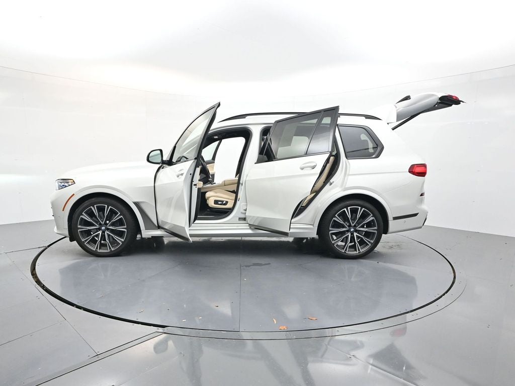 2022 BMW X7 M50i