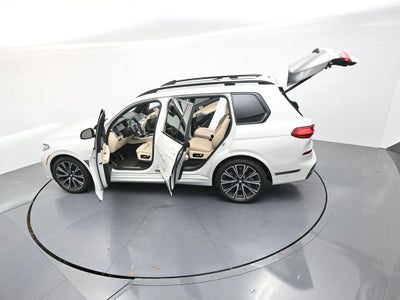 2022 BMW X7 M50i