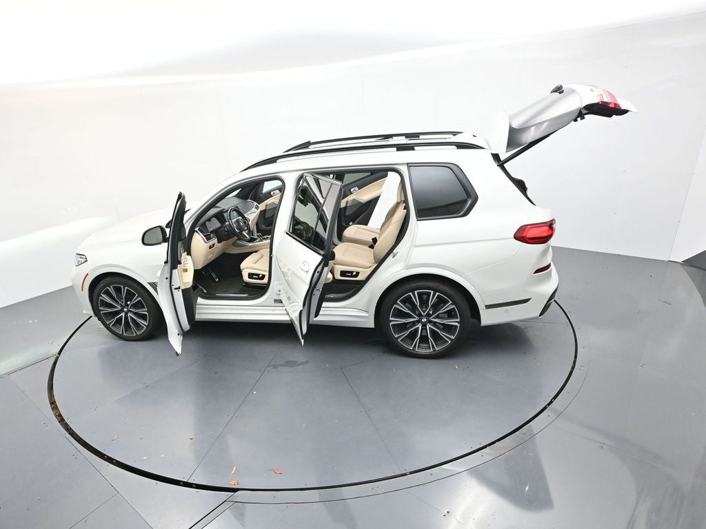 2022 BMW X7 M50i