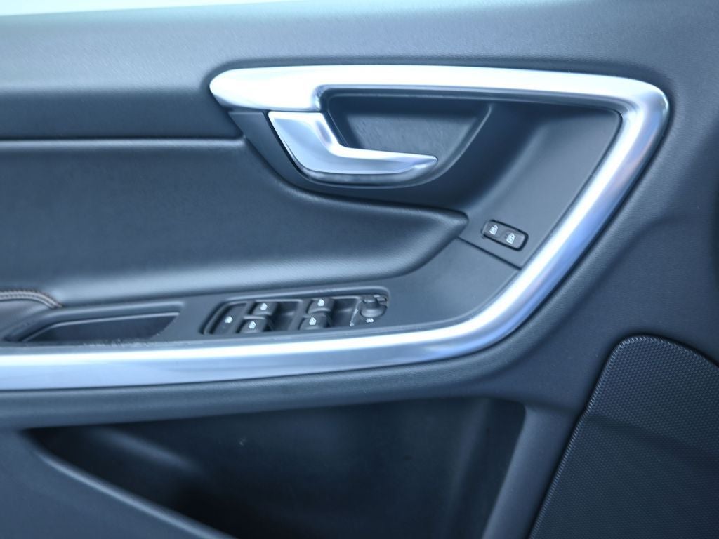2017 Volvo S60 Cross Country T5