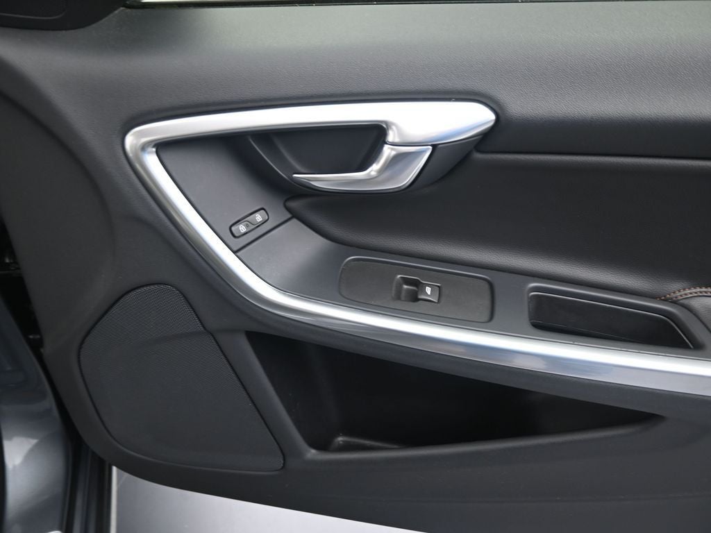 2017 Volvo S60 Cross Country T5