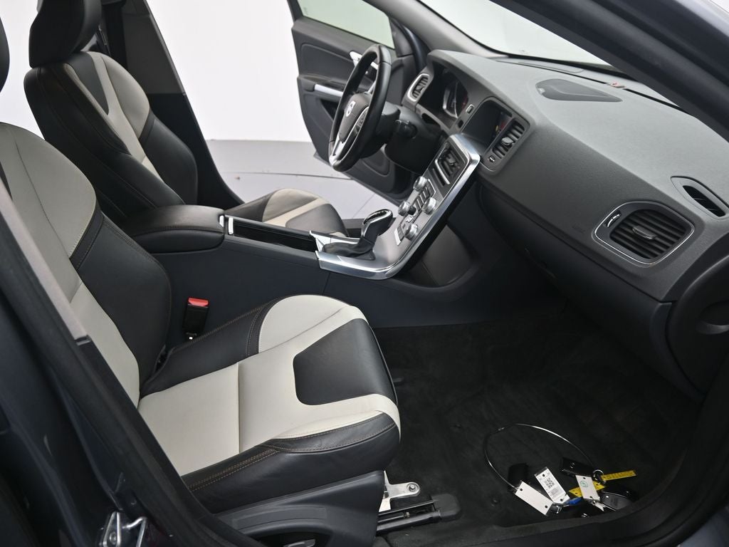 2017 Volvo S60 Cross Country T5