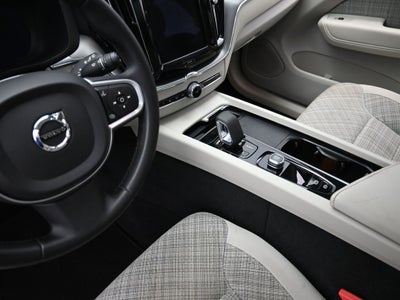 2022 Volvo XC60 B5 Momentum