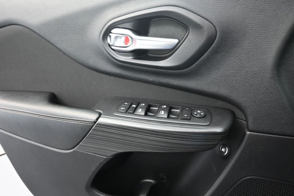 2015 Jeep Cherokee Sport