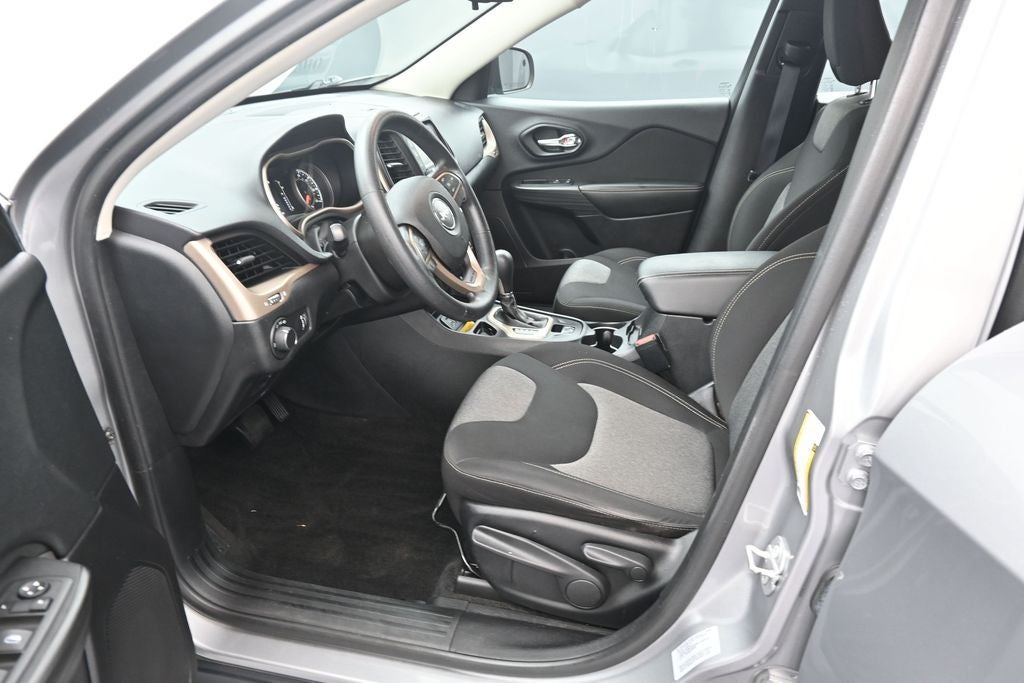 2015 Jeep Cherokee Sport