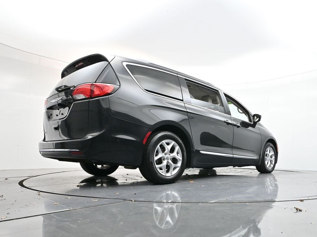 2017 Chrysler Pacifica Touring L Plus