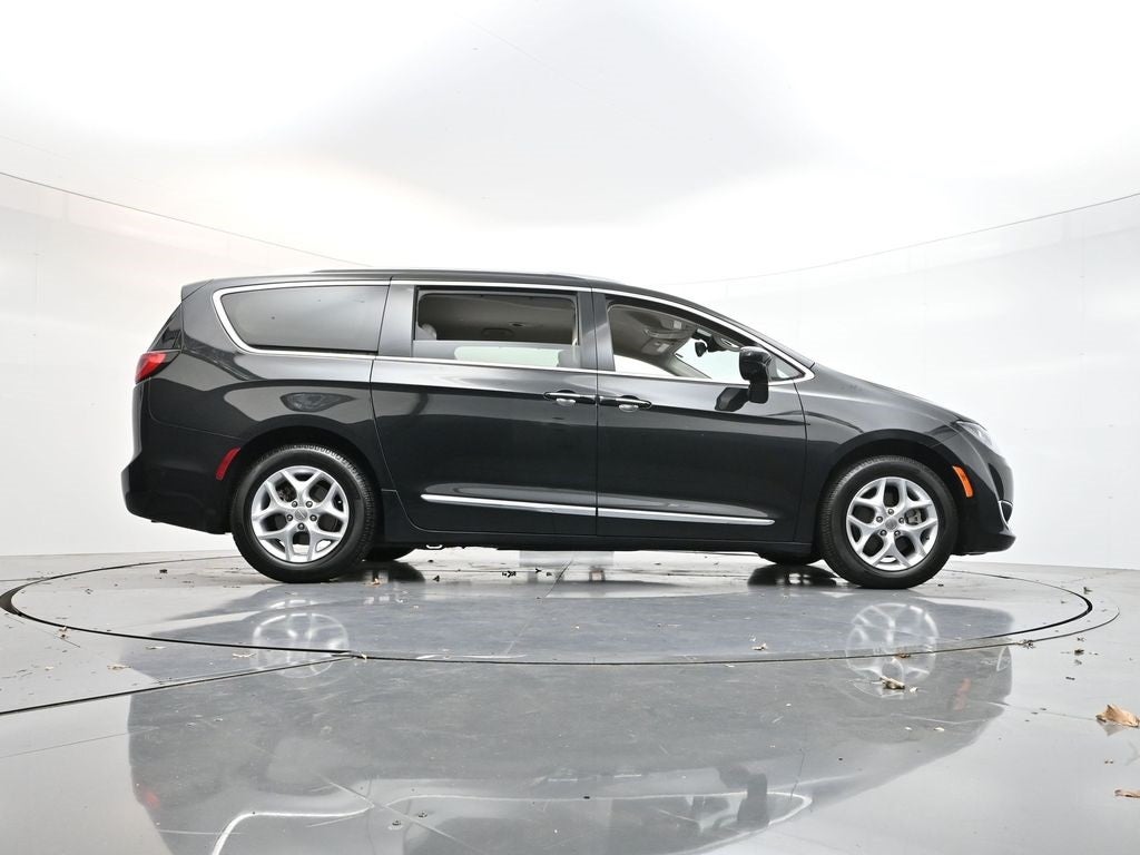 2017 Chrysler Pacifica Touring L Plus