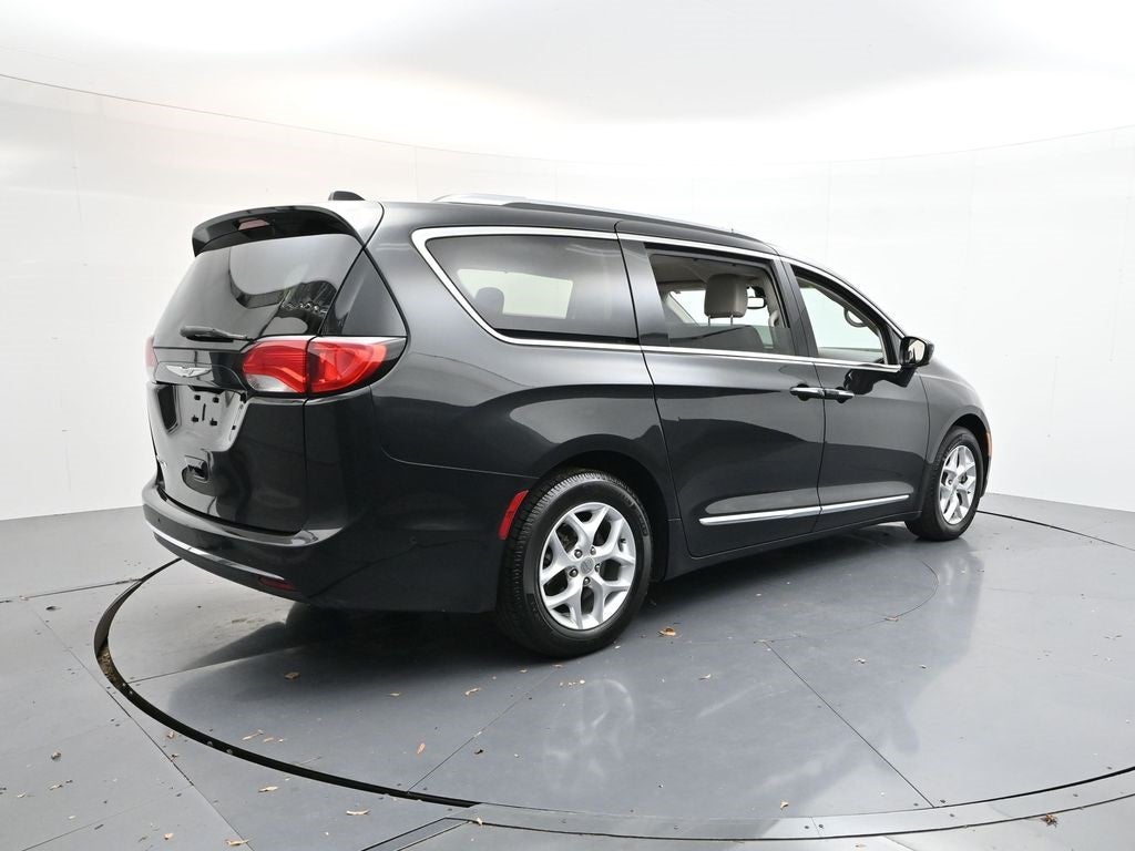 2017 Chrysler Pacifica Touring L Plus