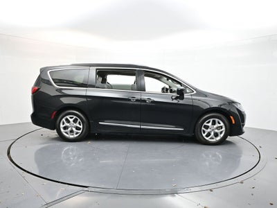 2017 Chrysler Pacifica Touring L Plus