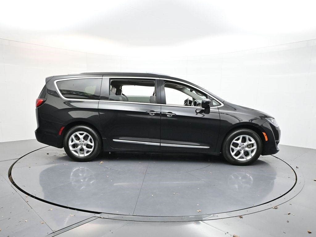 2017 Chrysler Pacifica Touring L Plus