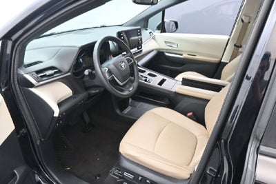 2021 Toyota Sienna XLE 8 Passenger