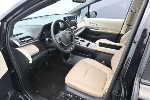 2021 Toyota Sienna XLE 8 Passenger
