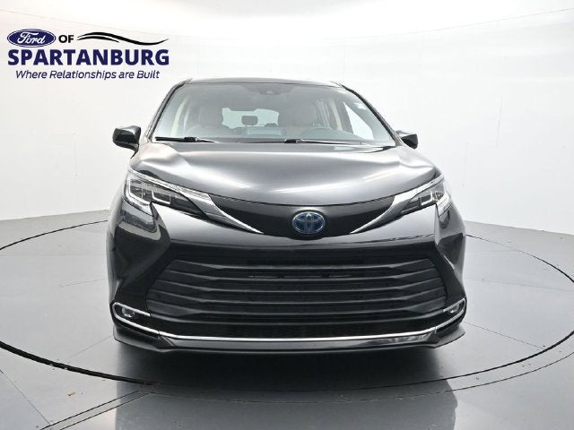 2021 Toyota Sienna XLE 8 Passenger