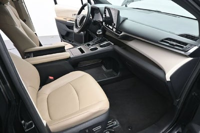 2021 Toyota Sienna XLE 8 Passenger