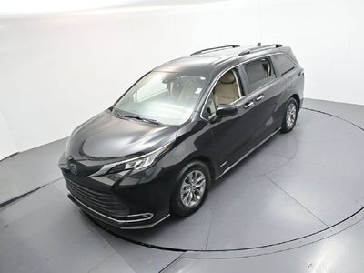 2021 Toyota Sienna XLE 8 Passenger