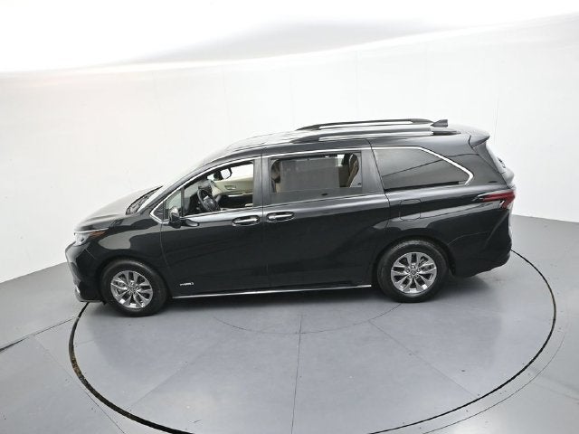 2021 Toyota Sienna XLE 8 Passenger