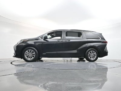 2021 Toyota Sienna XLE 8 Passenger