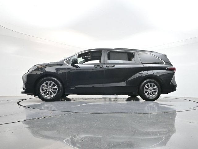 2021 Toyota Sienna XLE 8 Passenger