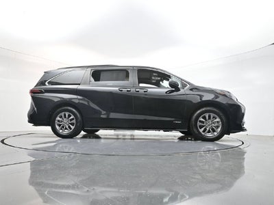 2021 Toyota Sienna XLE 8 Passenger