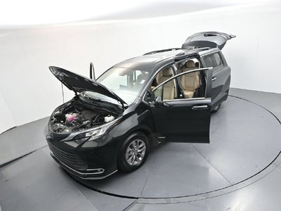 2021 Toyota Sienna XLE 8 Passenger
