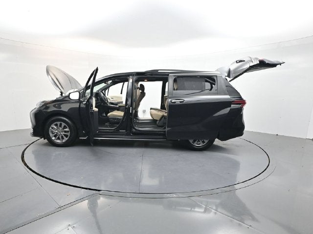 2021 Toyota Sienna XLE 8 Passenger