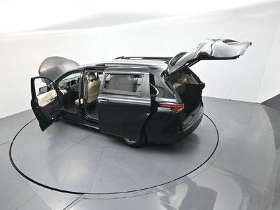 2021 Toyota Sienna XLE 8 Passenger