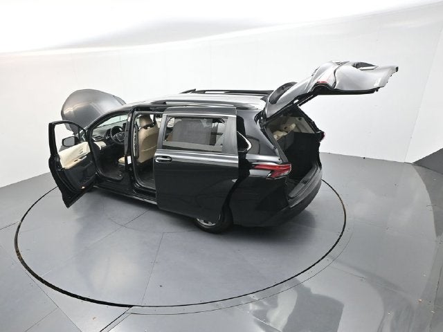 2021 Toyota Sienna XLE 8 Passenger