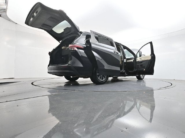 2021 Toyota Sienna XLE 8 Passenger
