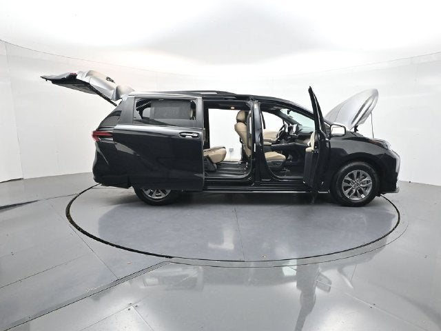 2021 Toyota Sienna XLE 8 Passenger