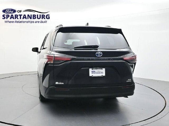 2021 Toyota Sienna XLE 8 Passenger