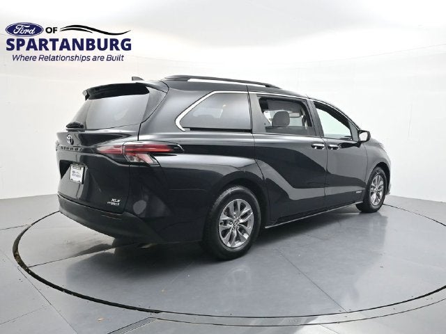 2021 Toyota Sienna XLE 8 Passenger