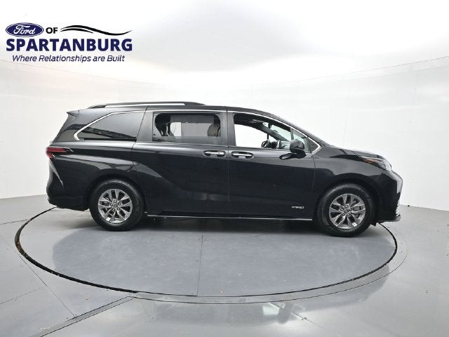 2021 Toyota Sienna XLE 8 Passenger