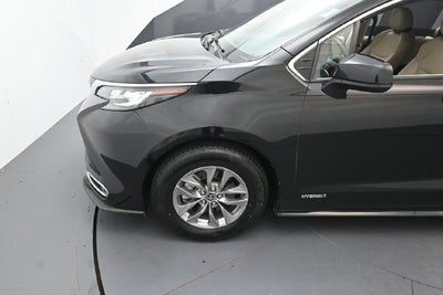 2021 Toyota Sienna XLE 8 Passenger