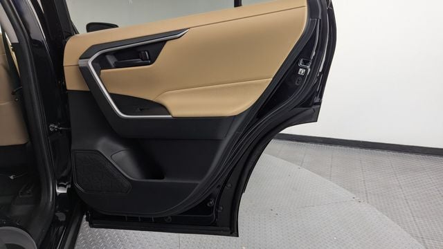 2020 Toyota RAV4 Hybrid LE