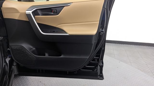 2020 Toyota RAV4 Hybrid LE