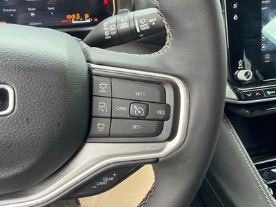 2025 Jeep Wagoneer Base