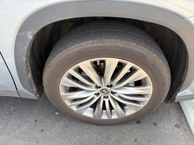 2023 Toyota Highlander Platinum