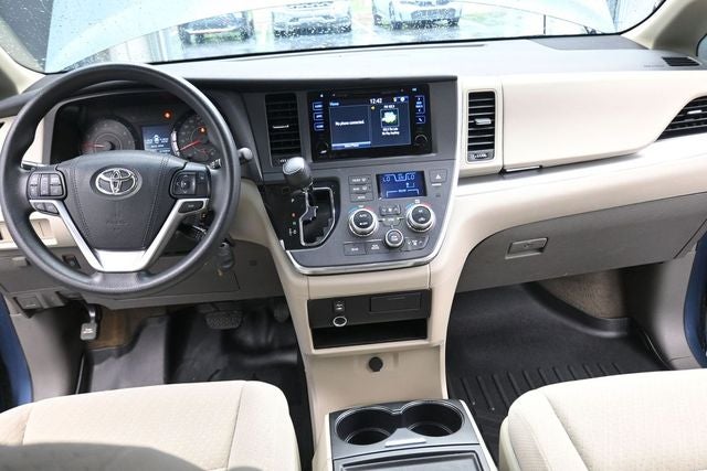 2017 Toyota Sienna LE 8 Passenger