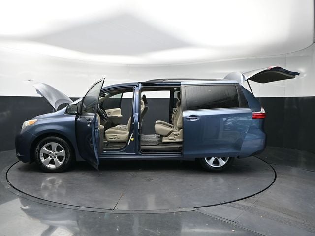 2017 Toyota Sienna LE 8 Passenger