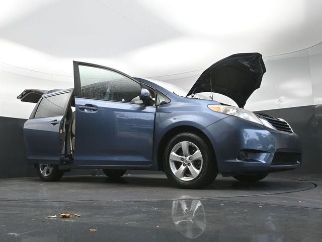 2017 Toyota Sienna LE 8 Passenger