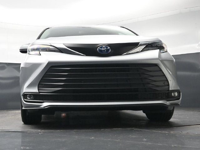2025 Toyota Sienna XLE 8 Passenger