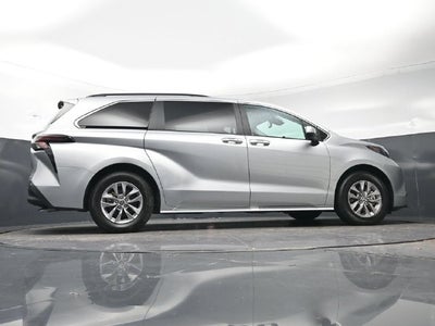 2025 Toyota Sienna XLE 8 Passenger