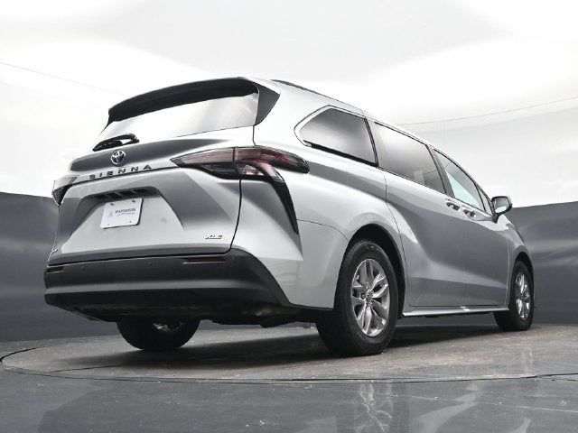 2025 Toyota Sienna XLE 8 Passenger