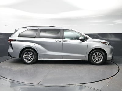 2025 Toyota Sienna XLE 8 Passenger