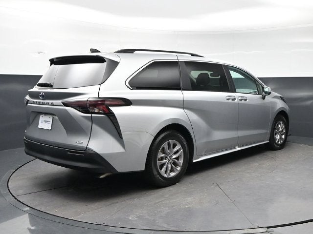 2025 Toyota Sienna XLE 8 Passenger